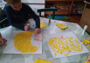 praca plastyczna - jabłuszka z robaczami