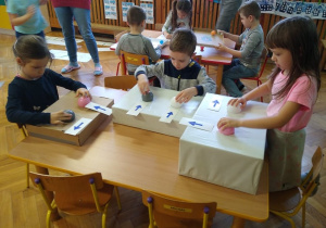 Zadanie z większymi piłeczkami - potrafimy się skoncentrować:-)