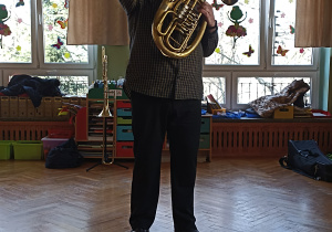 pan gra na instrumencie