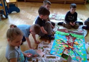 Dzieci przygotowują plakat