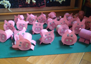 praca plastyczna - swinka z rolki