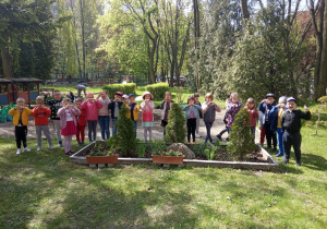 Dzieci w ogrodzie