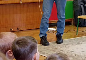 pan gra na instrumencie