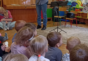 pan gra na instrumencie