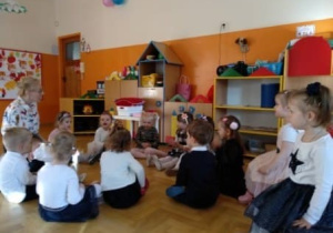 W oczekiwaniu na wejście gości...