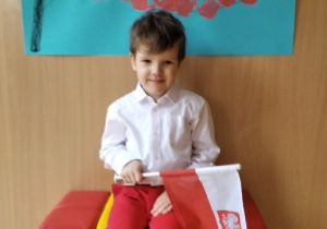 Chłopczyk z flagą