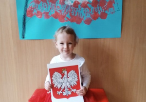 Dziewczynka z godłem