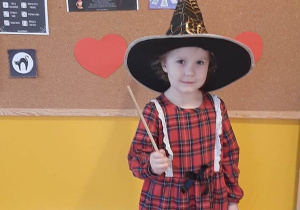 Dziecko pozuje do zdjęcia