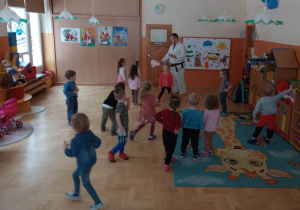 Zajęcia ruchowe z panem karateką