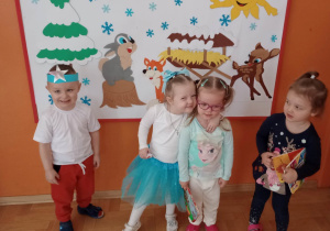 Dzieci przed balem zimowym