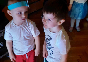 Zabawy taneczne ze Śnieżynką i reniferem