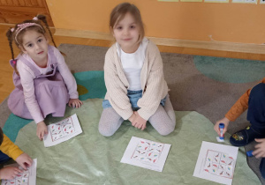 dzieci układają sudoku