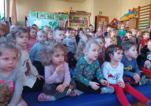 Dzieci podczas audycji muzycznej