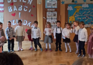 dzieci występują