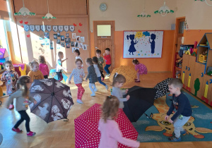 Zabawa ruchowa "Wiosenny deszczyk"