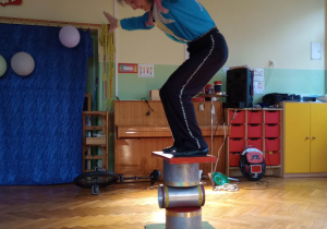 Artysta cyrkowy podczas występu