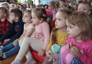 Dzieci podczas koncertu