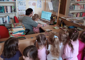 W bibliotece
