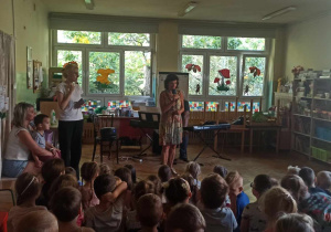 pani śpiewa