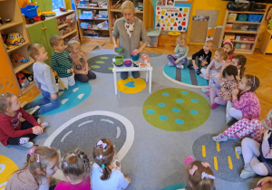 Robimy pracę plastyczną "Drzewa"