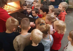 udział w warsztatach, zwiedzanie fabryki bombek