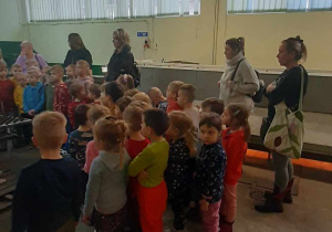 udział w warsztatach, zwiedzanie fabryki bombek