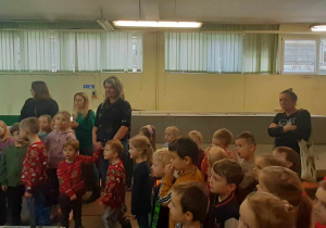 udział w warsztatach, zwiedzanie fabryki bombek