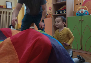 Zabawy z chustą animacyjną
