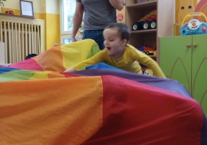 Zabawy z chustą animacyjną