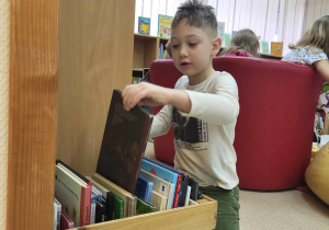 Dzieci w bibliotece