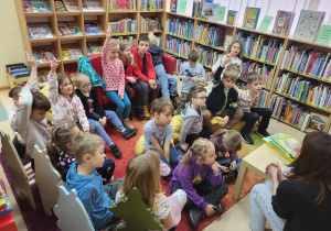Dzieci w bibliotece