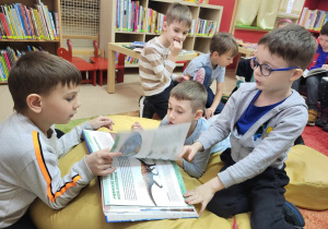 Dzieci w bibliotece
