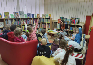 Dzieci w bibliotece