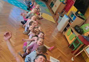 Ruszamy się, naśladujemy, bawimy się...