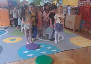 Ruszamy się, naśladujemy, bawimy się...