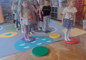 Ruszamy się, naśladujemy, bawimy się...