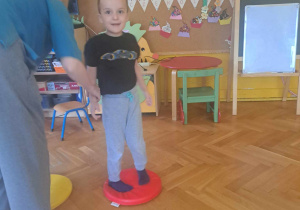 Ruszamy się, naśladujemy, bawimy się...