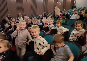 Dzieci w teatrze