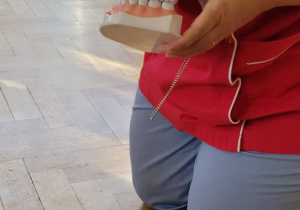 Dzieci na zajęciach ze stomatologiem