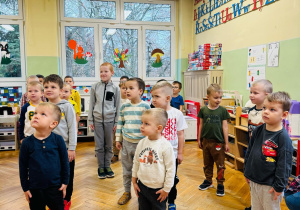 Dzieci tańczą