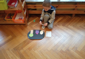 Zabawy z figurami geometrycznymi