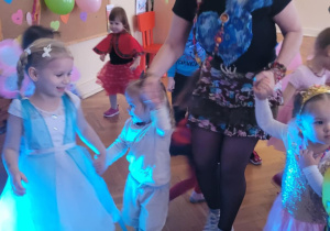 Tańce i zabawy karnawałowe