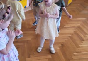 Wiosenne zabawy na balu