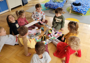Zabawy z okazji Dnia Kolorowej Skarpetki
