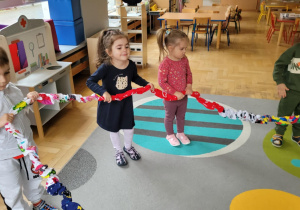 Zabawy z okazji Dnia Kolorowej Skarpetki