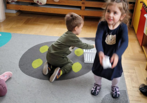 Zabawy z okazji Dnia Kolorowej Skarpetki