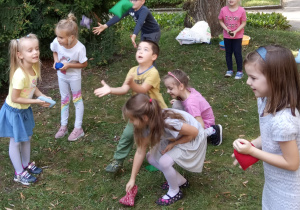 Zabawy w ogródku