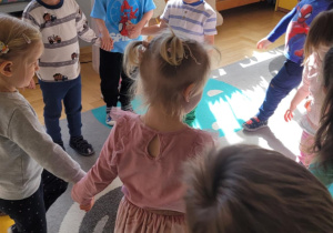 Dzieci świętują urodziny