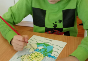 dzieci kolorują syrenkę warszawską