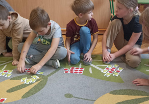 dzieci układają rytmy